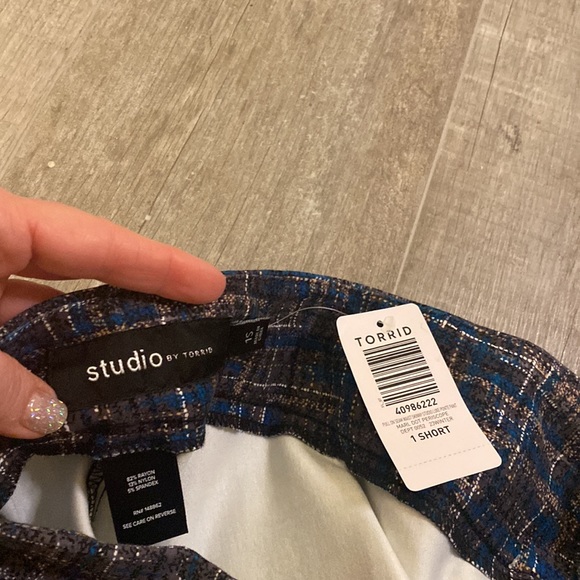 NWT- Studio by Torrid silky plaid pants - Picture 6 of 12